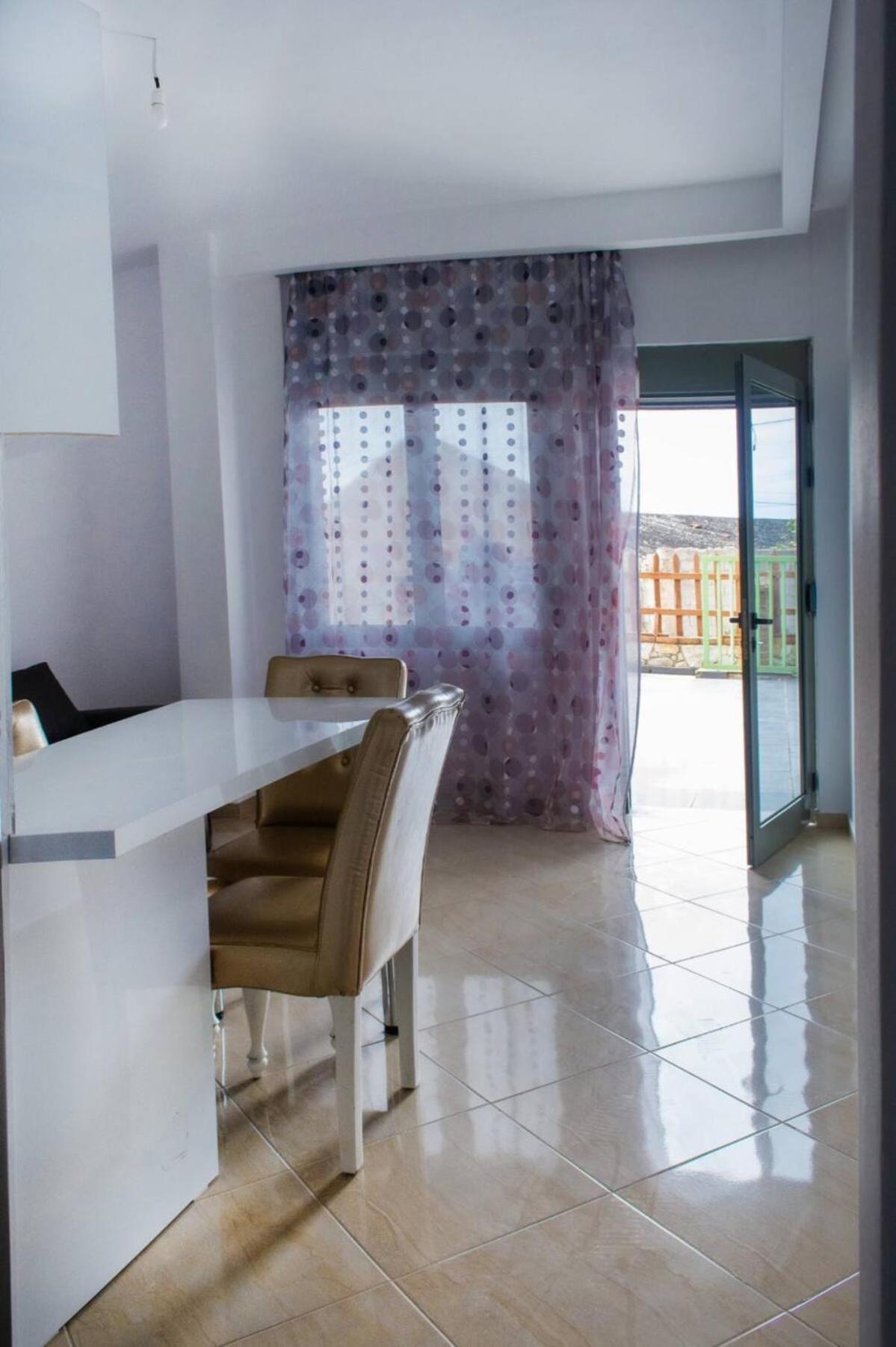 Apartament A Seaside Complex In Wlora